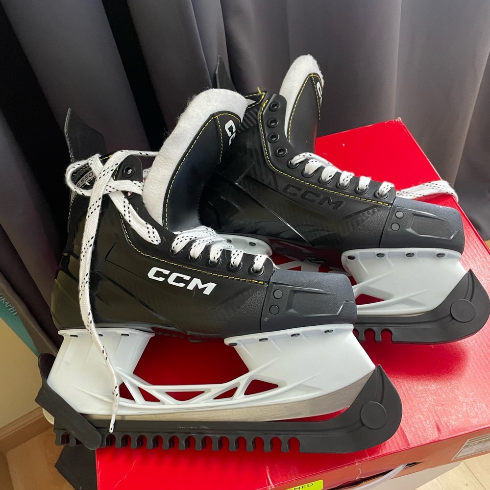 CCM Tacks AS-550 Skates with Black and White Design